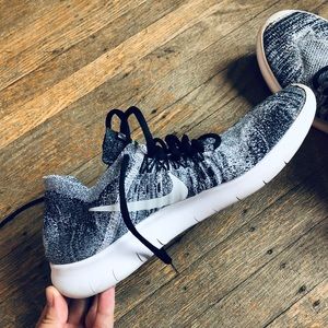 Nike Free RN Flynit Shoes Size 9